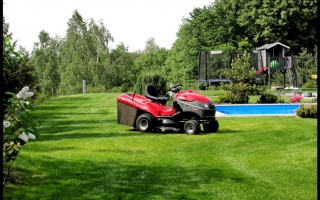 Koszenie - traktorek Castelgarden PTX 220 HD