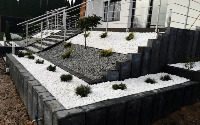 Dwukolorowe wykończenie tarasu